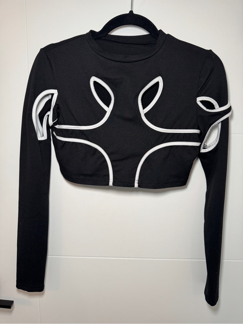 SHEIN Black Long-Sleeve Cutout Crop Top with White Piping